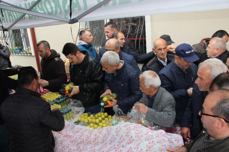 Muhtar Fırsatçılara İnat Kolonyayı 1 Liraya Sattı