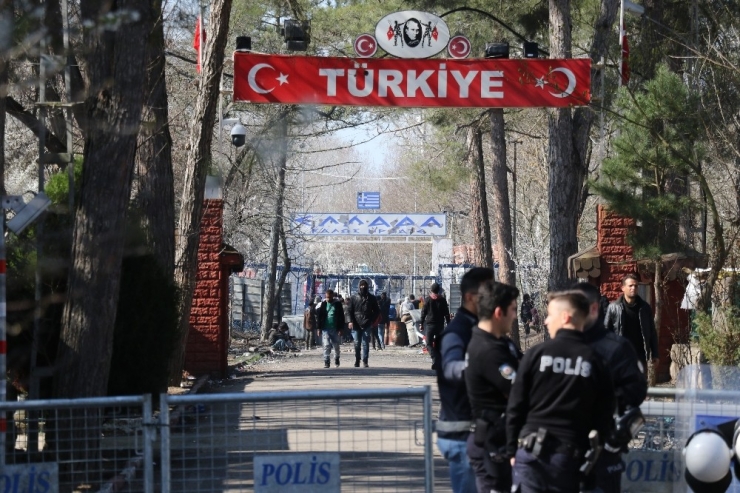 8 Bin Mülteci 17 Gündür Tampon Bölgede