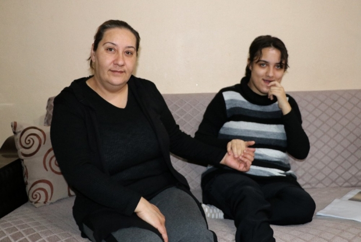 Otizmli Kıza Rehabilitasyon Merkezinde Darp İddiası