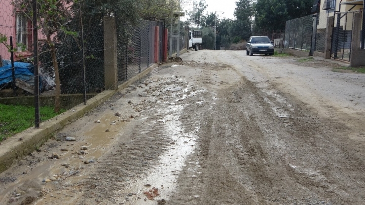 Kozan’da Yağışlar Sele Neden Oldu, Vatandaş İsyan Etti