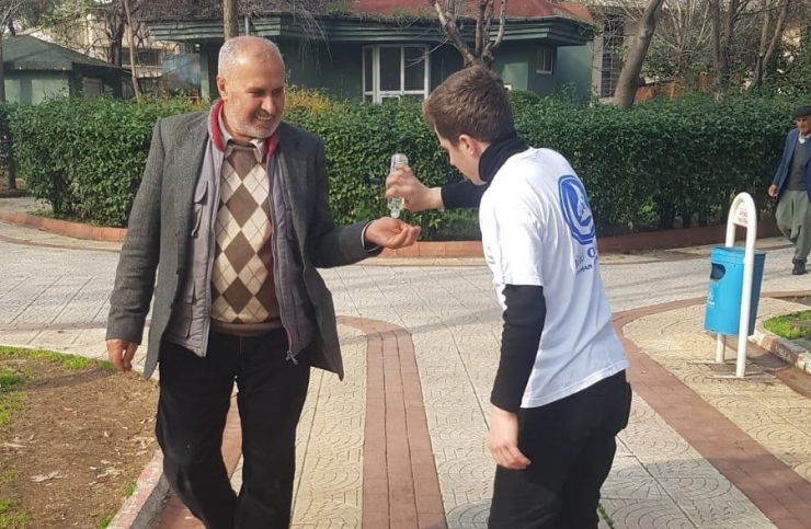 Adıyaman Ülkü Ocaklarından Kolonya İkramı