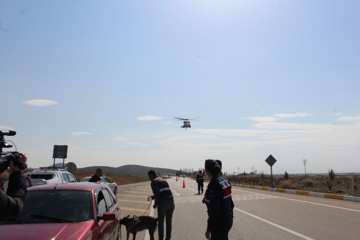 Afyonkarahisar’da Helikopter Destekli Asayiş Ve Trafik Denetimi