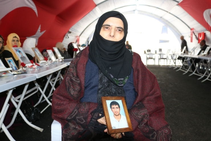 Hdp Önündeki Evlat Nöbetine Bir Aile Daha Katıldı