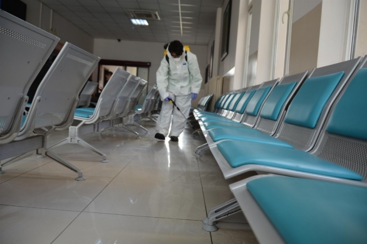 Büyükşehir Her Yeri Dezenfekte Ediyor