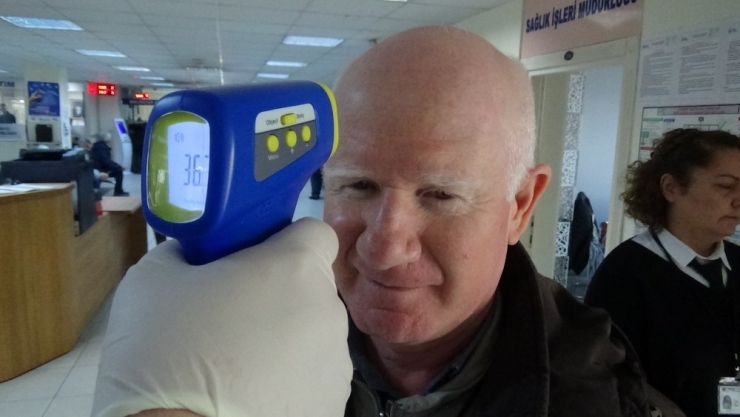 Hizmet Binasına Ateş Ölçümü Yapılarak Giriliyor