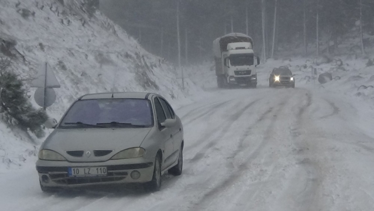 Kazdağları’nda Kar Yağışı Mahsur Bıraktı