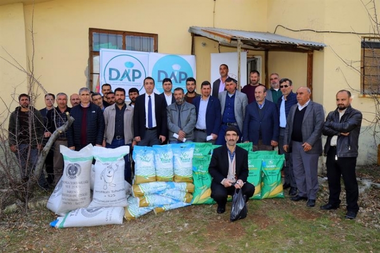 Bingöl’de Çiftçilere Yem Tohumları Dağıtıldı