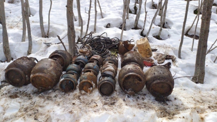 5 Sığınakta 62 Adet Tüp İle Yaşam Malzemesi Ele Geçirildi