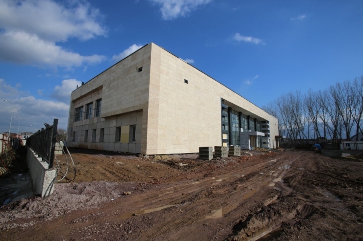 Kartepeli Gençler Yüzmeye Doyacak