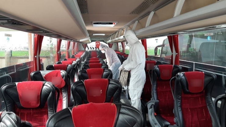 Yolcu Otobüsleri Dezenfektanla Temizleniyor