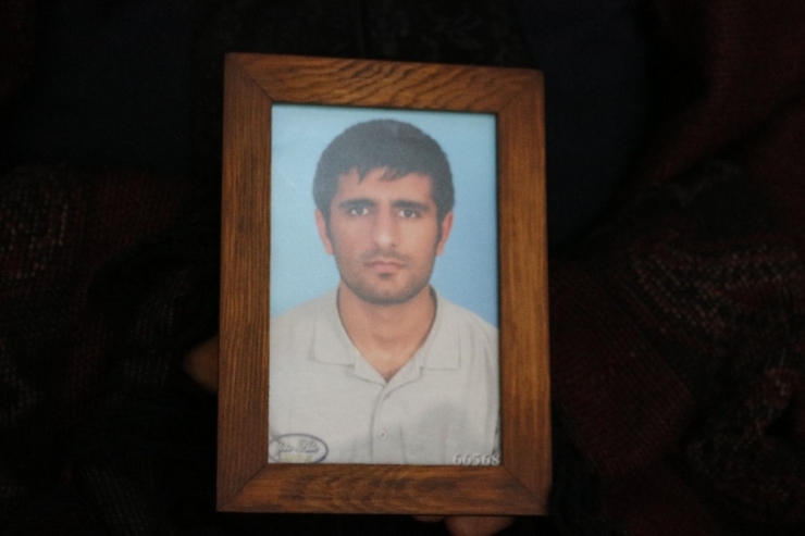 Hdp Önündeki Ailelerin Evlat Nöbeti 196. Gününde