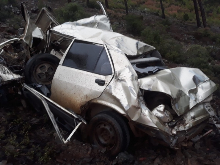 Kayıp 2 Şahıs 90 Metrelik Uçuruma Yuvarlanan Otomobilde Ölü Bulundu