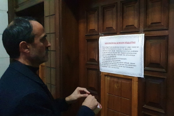 Gümüşhane’deki Camilerde Cemaatsiz Namaz Kılındı