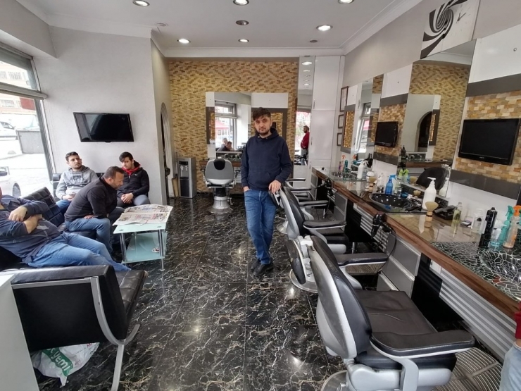 Korona Virüs Nedeniyle Berberler Boş Kaldı