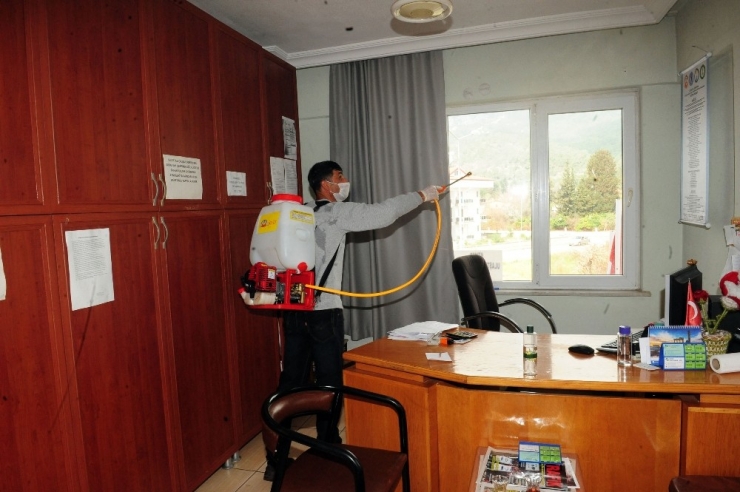 Kemer’de Muhtarlıklar, Otogar Ve Taksi Duraklarında Dezenfekte