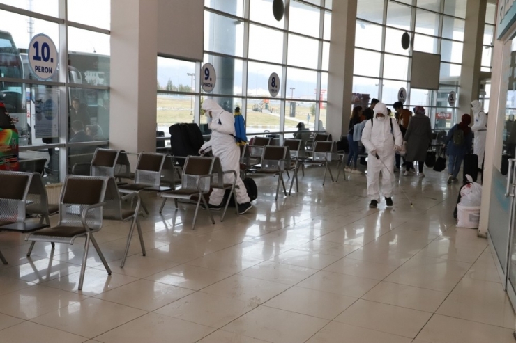 Erzincan’da Otogar, Havaalanı, Tren Garı Dezenfekte Edildi