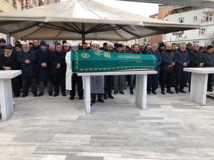 Esra Elönü’nün Babası Şaban Elönü Son Yolculuğuna Uğurlandı