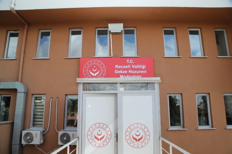 Gebze Belediyesi Huzur Evini Dezenfekte Etti