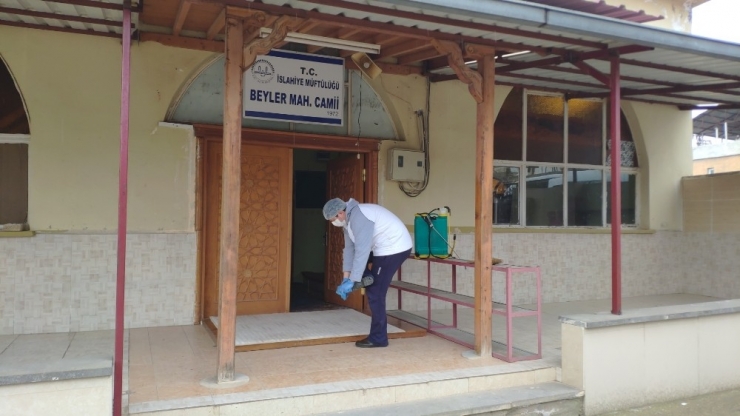 Gaziantep’te Cami Ve Kur’an Kursları Dezenfekte Ediliyor