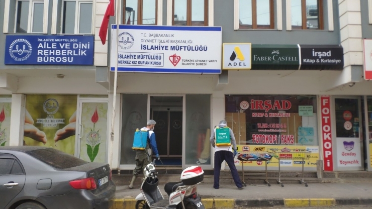 Gaziantep’te Cami Ve Kur’an Kursları Dezenfekte Ediliyor