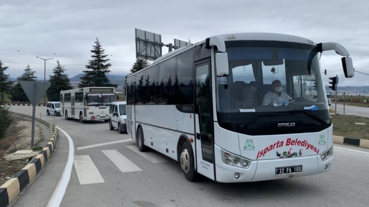 Isparta Havalimanına 180 Kişilik Umre Kafilesi İniş Yaptı