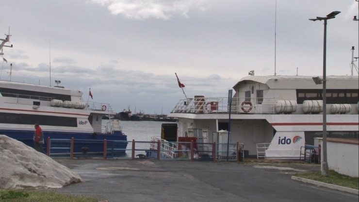 İstanbul’da Fırtına Nedeniyle Deniz Seferleri İptal Edildi