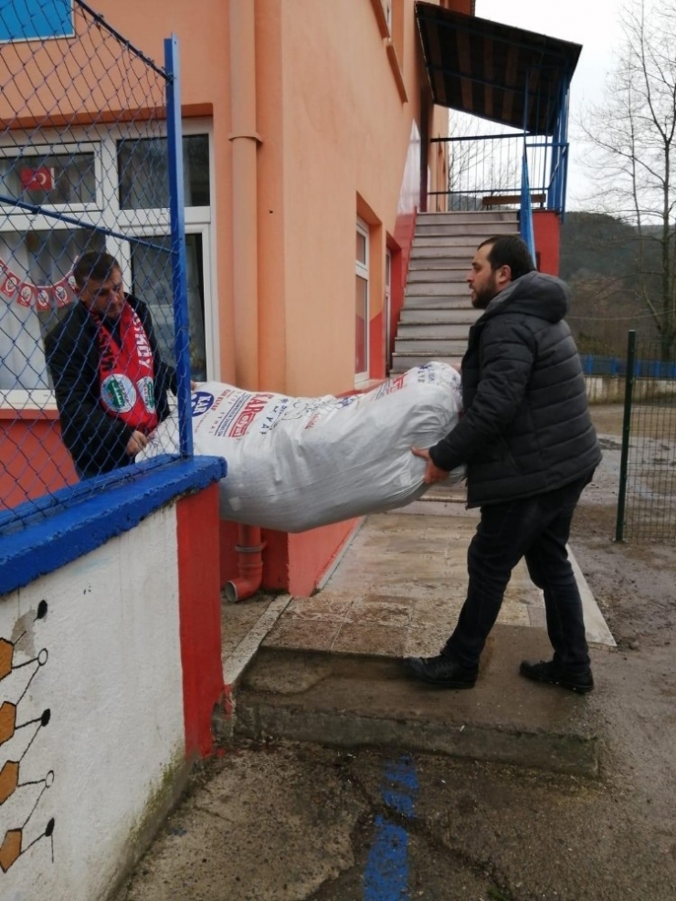 Kasder Arnavutköy Şubesinden Köy Okuluna Yardım