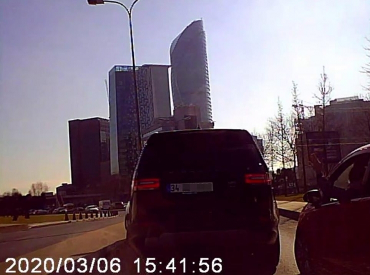 İstanbul’da İnatçı Sürücülerin Yol Kavgası Kamerada
