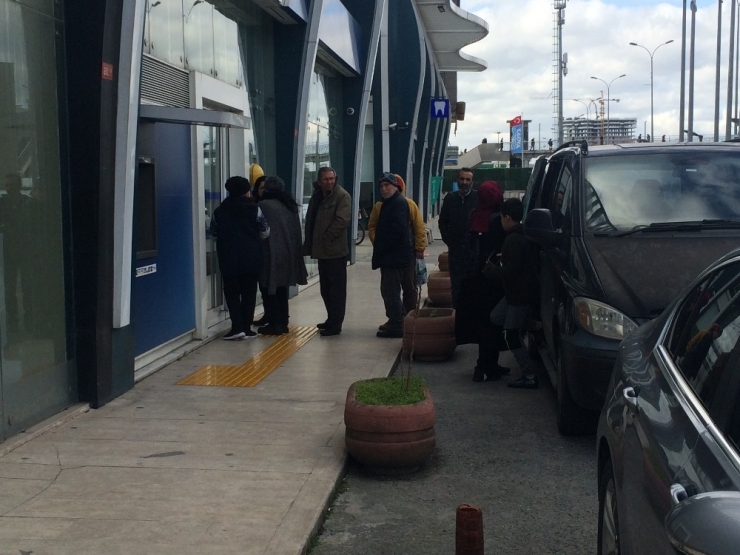 Bankalarda Korona Virüs Kuyruğu