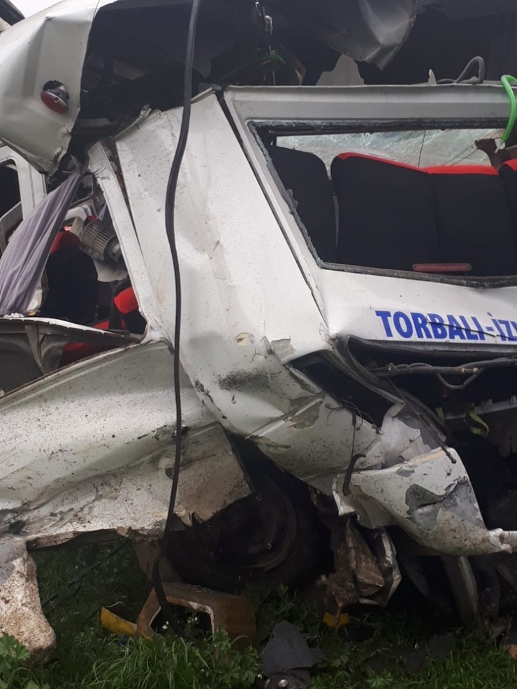 İzmir’de Korkunç Kaza: 1 Ölü, 4 Yaralı