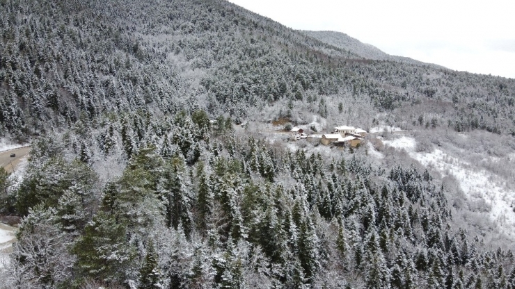 Karabük’te Yüksek Kesimler Beyaz Örtüye Büründü