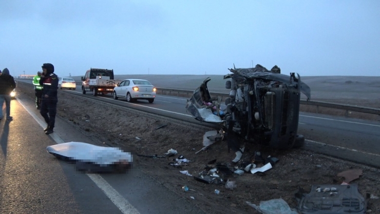 Hafif Ticari Araç Yolcu Otobüsüne Çarptı: 1 Ölü, 1 Yaralı