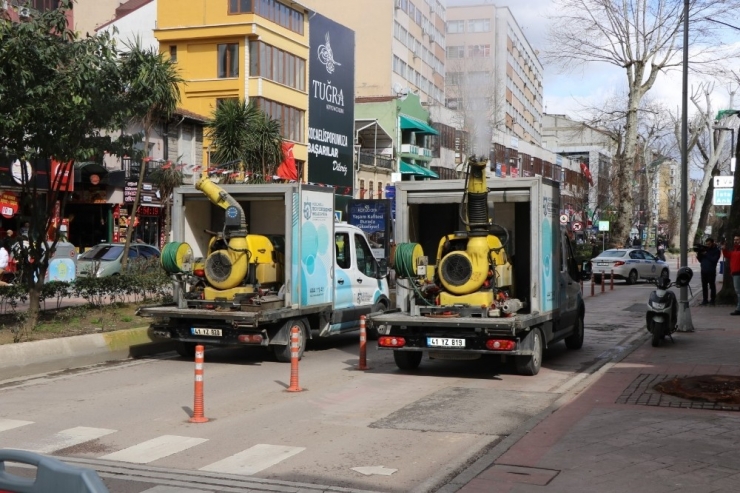 Kocaeli’de Kent Merkezi Araçlarla Dezenfekte Ediliyor