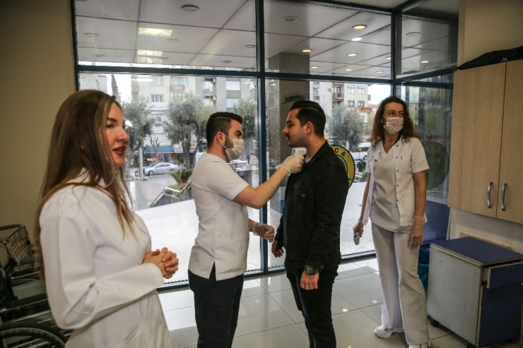 Belediyede Koronaya Karşı Ateş Ölçerli Önlem