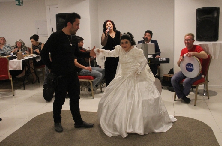 Down Sendromlu Ebru’nun Gelinlik Ve Kına Gecesi Hayali Gerçekleşti