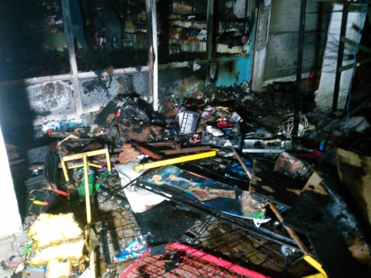 Bakkalda Çıkan Yangın Maddi Hasara Yol Açtı