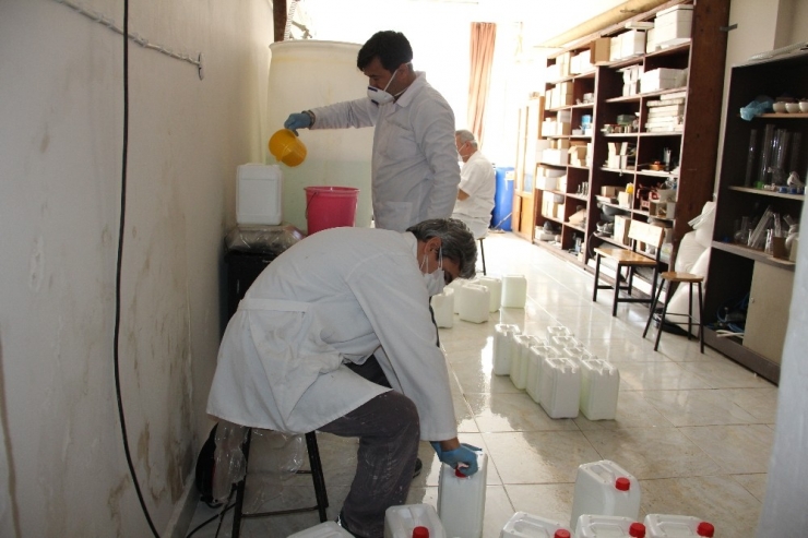 Mersin’deki Okul, Dezenfektan Ürünlerinde Seri Üretime Başladı