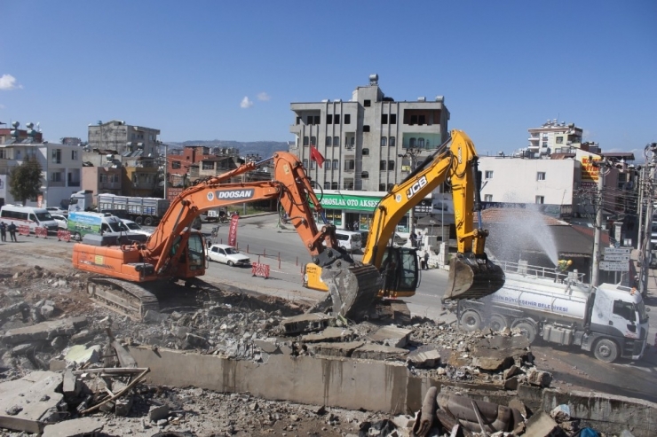 Toroslar’da Yol Genişletme Çalışmaları Sürüyor