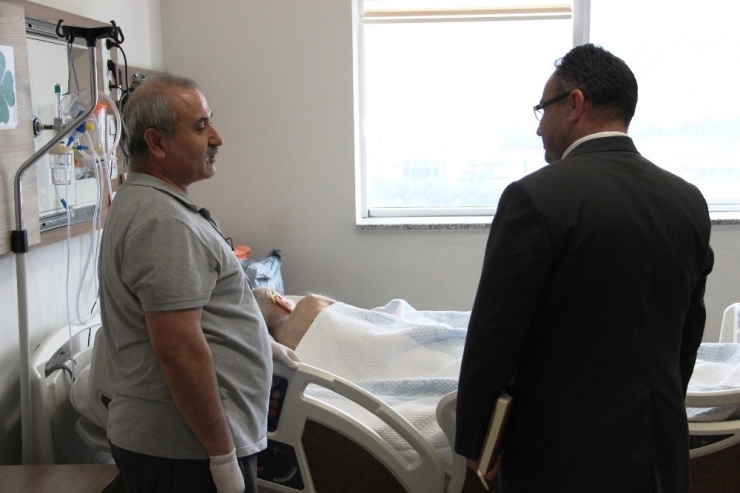 Manisa’da Hastalar ’Manevi Terapi’ İle Moral Buluyor