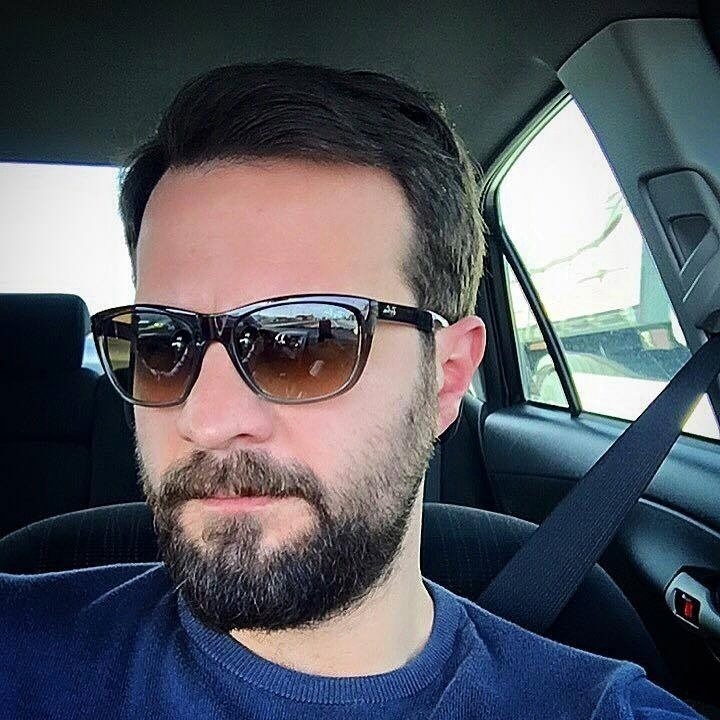 Alev Alan Araç İçerisinde Sıkışan Sürücü Yanarak Hayatını Kaybetti