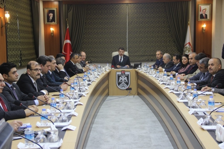 Sivas’a İnmesi Beklenen Umre Yolcularını Taşıyan Uçak Isparta’ya Yönlendirildi