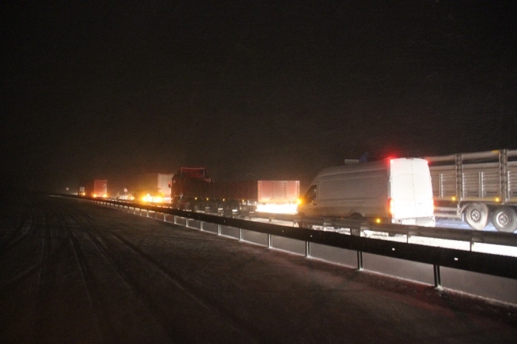 Sivas’ta Kar Ulaşımda Aksamalara Neden Oldu