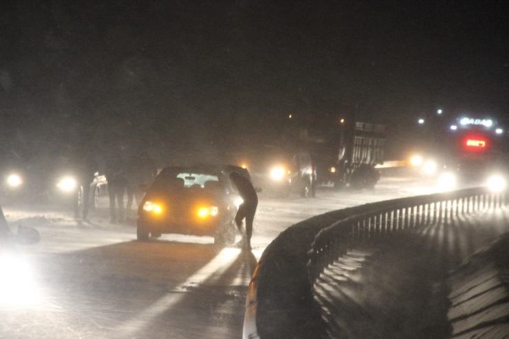 Sivas’ta Kar Ulaşımda Aksamalara Neden Oldu