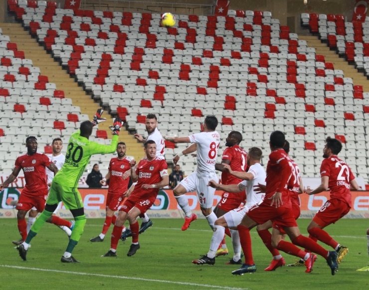 Süper Lig: Antalyaspor: 0 - Sivasspor: 0 (İlk Yarı)