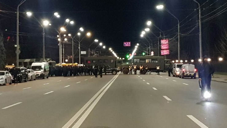 Ukraynalı Aşırı Sağcı Grup, Rusya Büyükelçiliği’ne Saldırdı