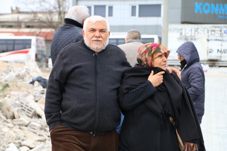 Karantina Altındaki Vatandaşların Yakınlarının Bekleyişi Sürüyor