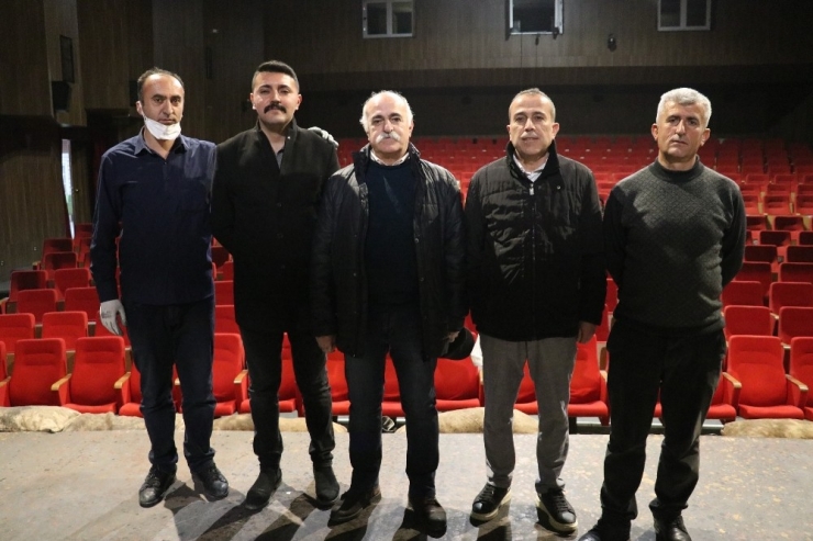 Van Devlet Tiyatrosunda Korona Virüsüne Karşı Dezenfekte Çalışması