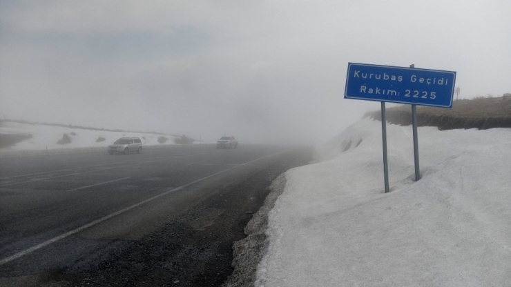 Van’da Sis Kurubaş Geçidi’nde Etkili Oluyor