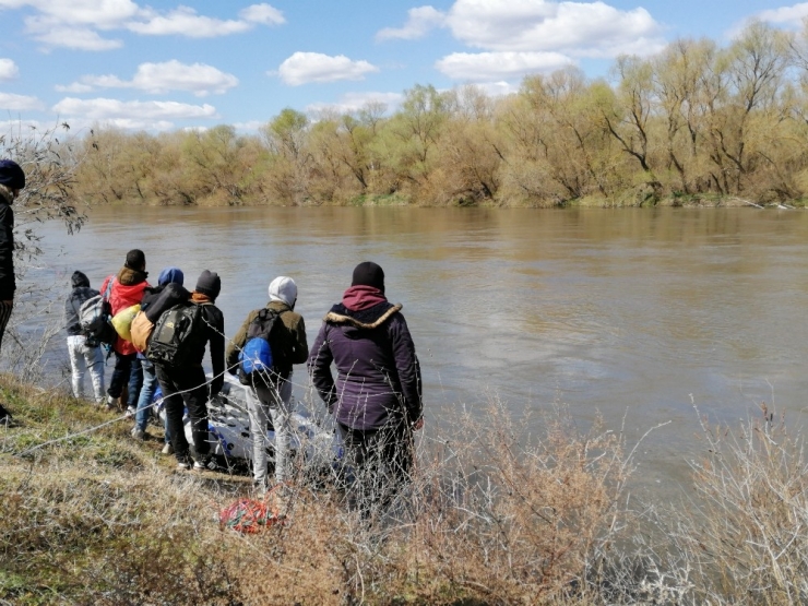 Mültecilerin Avrupa’ya Geçişi Sürüyor