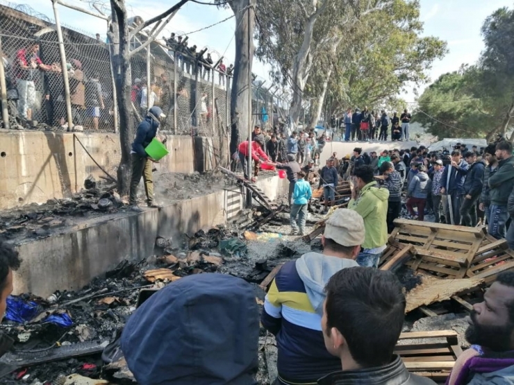 Yunanistan’da Göçmen Kampında Yangın: 4 Ölü, 1 Yaralı